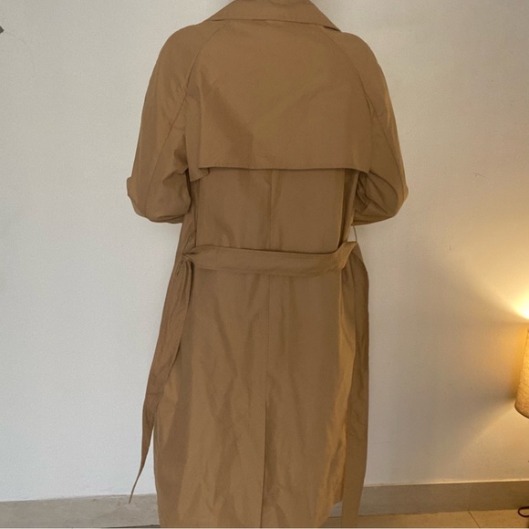 Zara trench coat in camel tan, double breasted with black buttons and tie belt - Picture 5 of 6